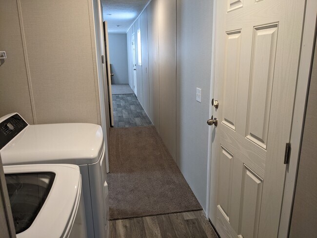 Building Photo - 14 Birch Ct