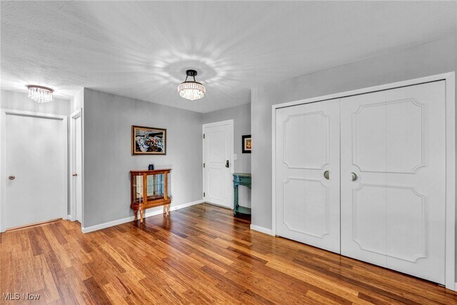 Building Photo - 2202 Acacia Park Dr