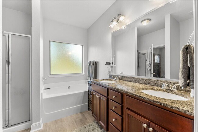 Building Photo - 526 Camellia Ct