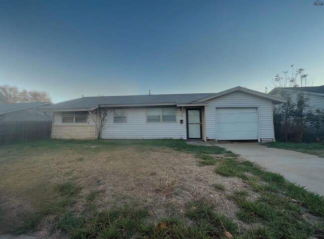 Primary Photo - 1807 Westcliff Dr