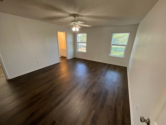 Building Photo - Beautiful 4/2 Frame Home in Marianna on Well
