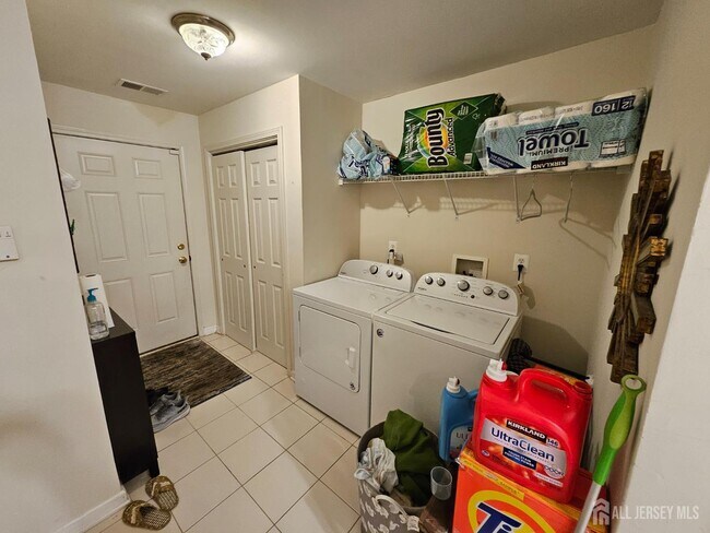 Building Photo - 12 Jensen Court