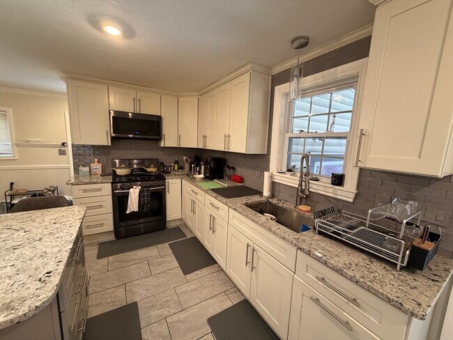 Building Photo - 21 Englewood Ave