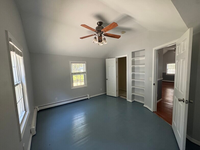 Building Photo - 110 N Country Rd