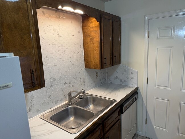 Building Photo - 3109-B Quail Court