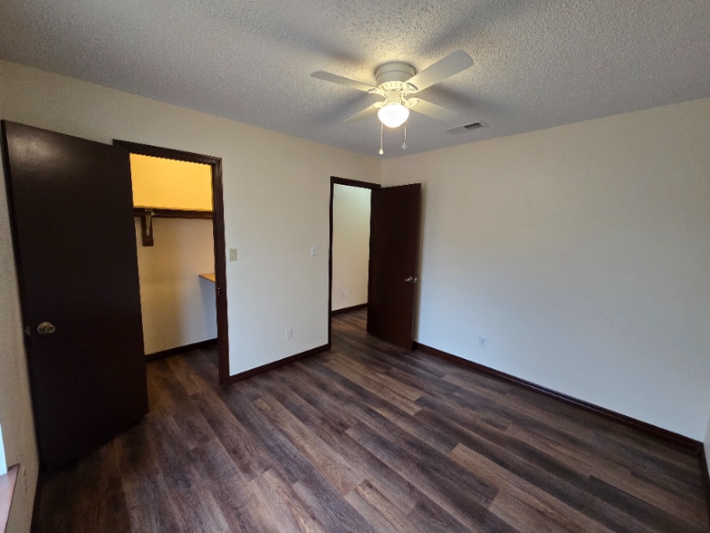 Building Photo - 199 Lakeside Ln