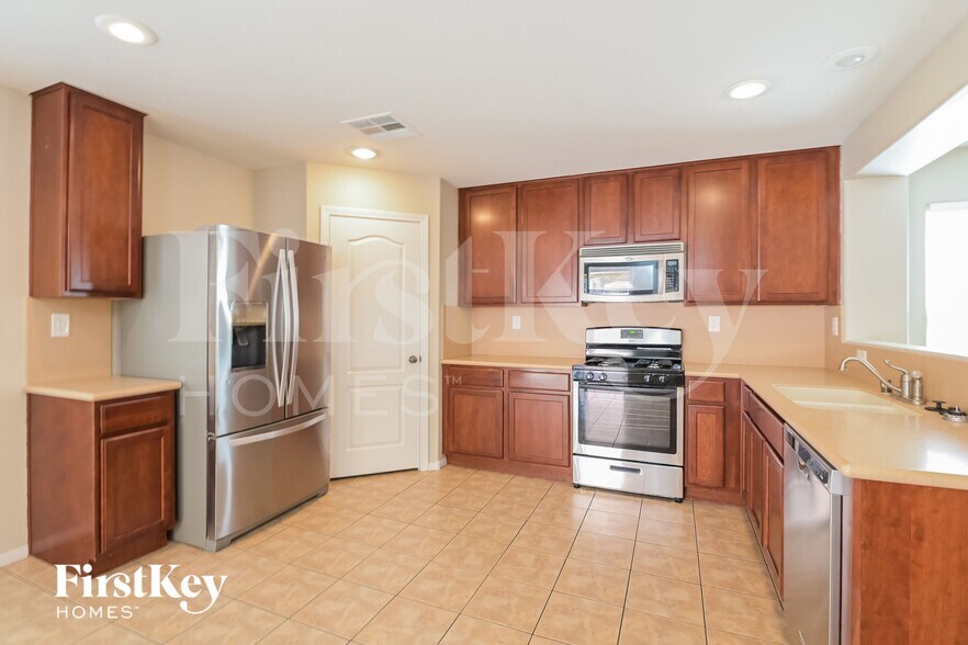 Building Photo - 987 Eureka Dunes Ave