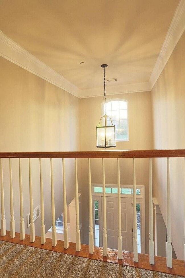 Building Photo - Family friendly home in highly sought afte...