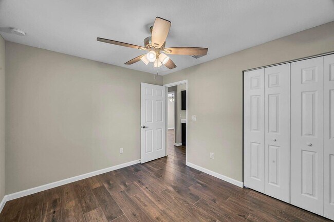 Building Photo - 574 NW Bayshore Blvd