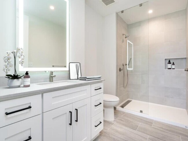 Building Photo - 1301 Alpha St