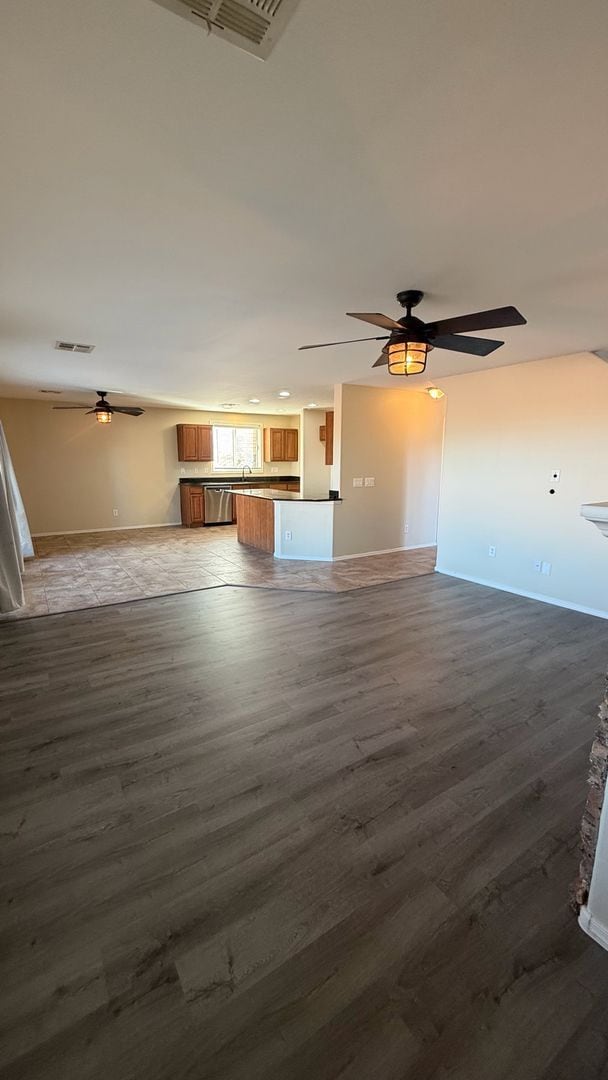 Building Photo - Spacious Surprise home with large backyard