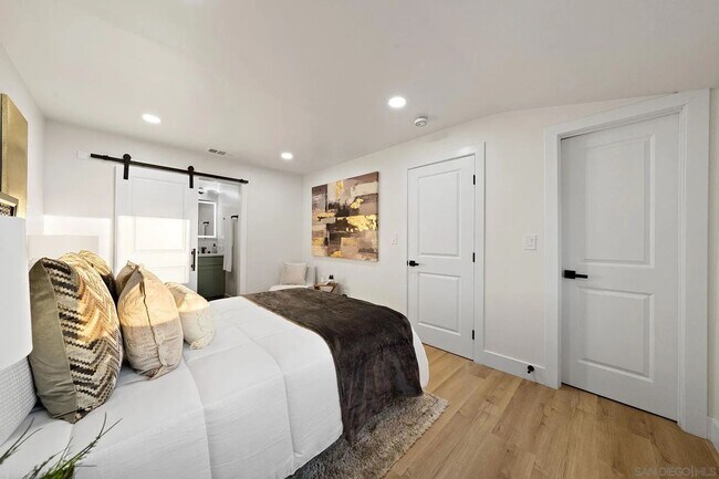 Building Photo - Beautifully Remodeled 3-Bed Home in Prime ...