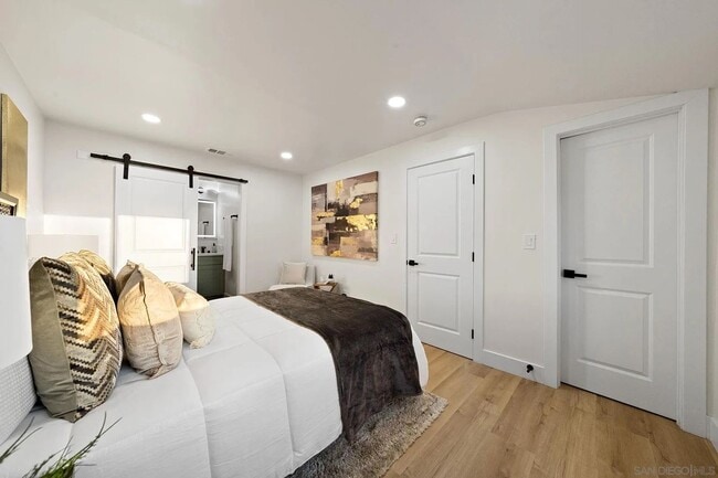 Building Photo - Beautifully Remodeled 3-Bed Home in Prime Location – AVALIABLE EARLY MAY