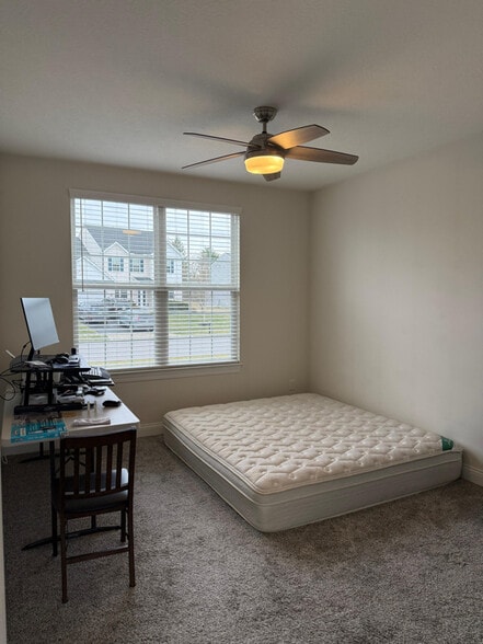 Building Photo - 10054 Viburnum Dr