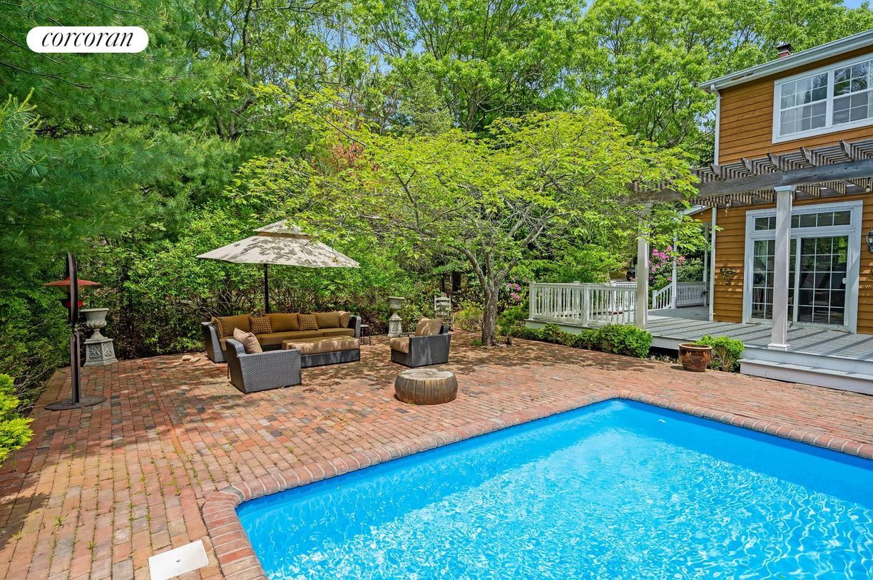 Building Photo - 5 Van Scoys Path E