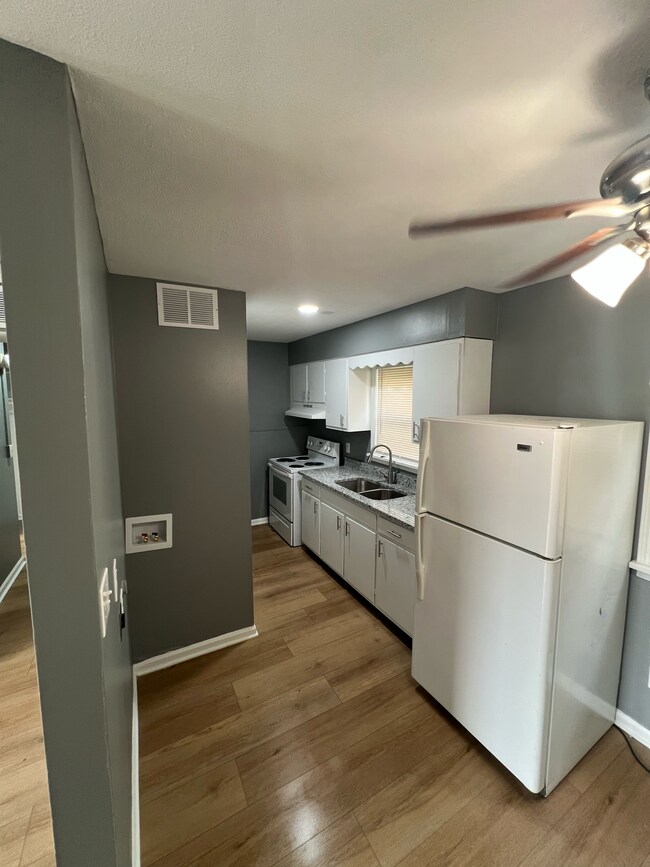 Building Photo - Valiant