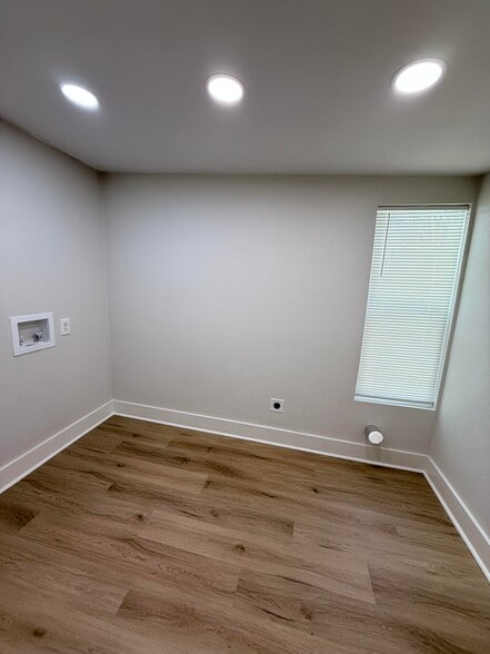 Building Photo - 414 12th St SE