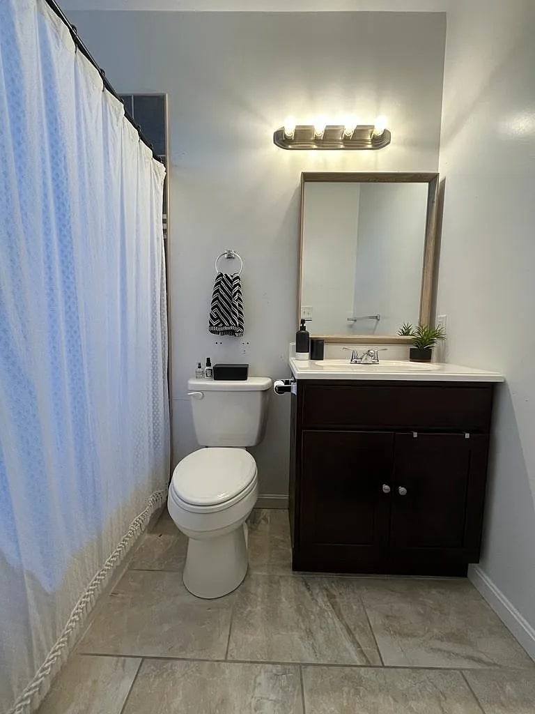 Bathroom 1 - 2517 Saint Paul St