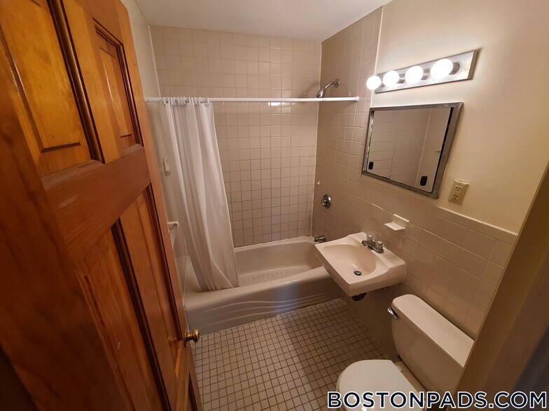 Building Photo - 266 Grove St