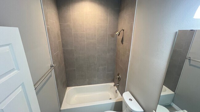 Building Photo - Incredible 3 Bedroom, 2 Bathroom Home in Palm Bay!!