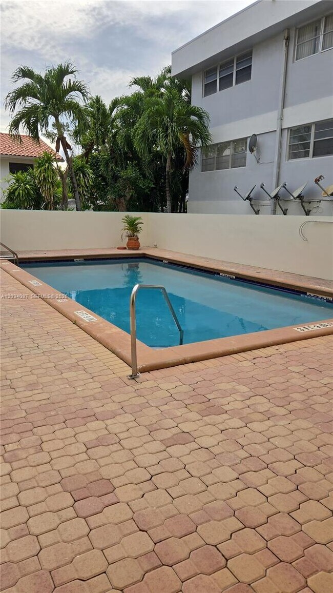 Building Photo - 9124 Collins Ave