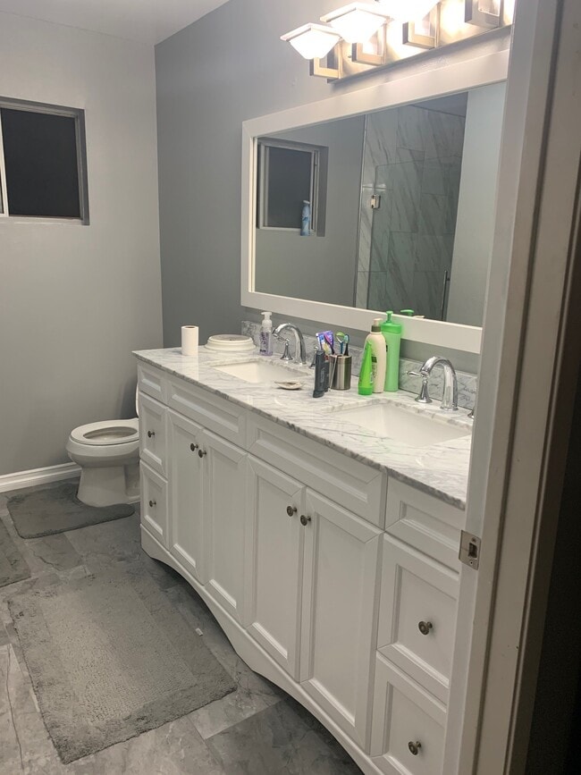 Building Photo - 15116 Providence Ln