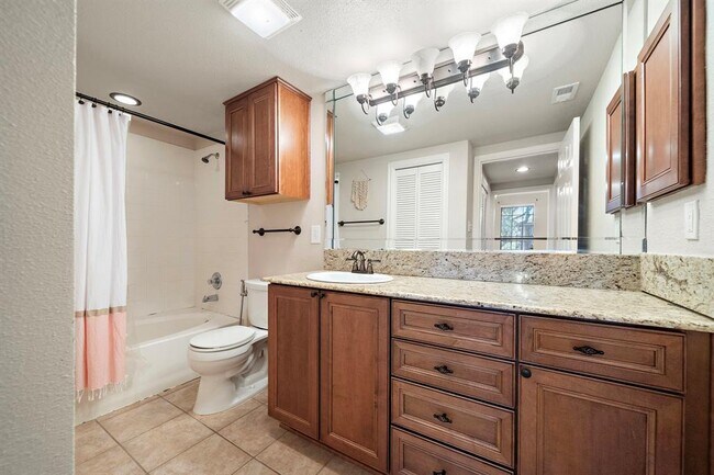 Building Photo - 2255 Braeswood Park Dr