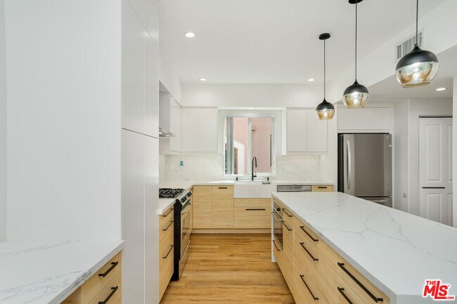 Building Photo - 5923 Etiwanda Ave