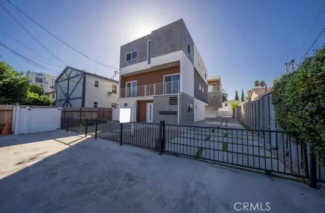 Building Photo - 5637 Klump Ave