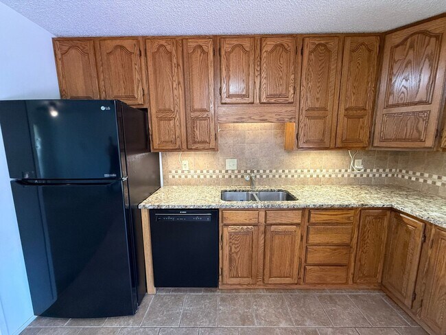 Building Photo - 5360 Glencullen Way