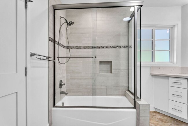Building Photo - Gorgeous single story home in La Jolla wit...