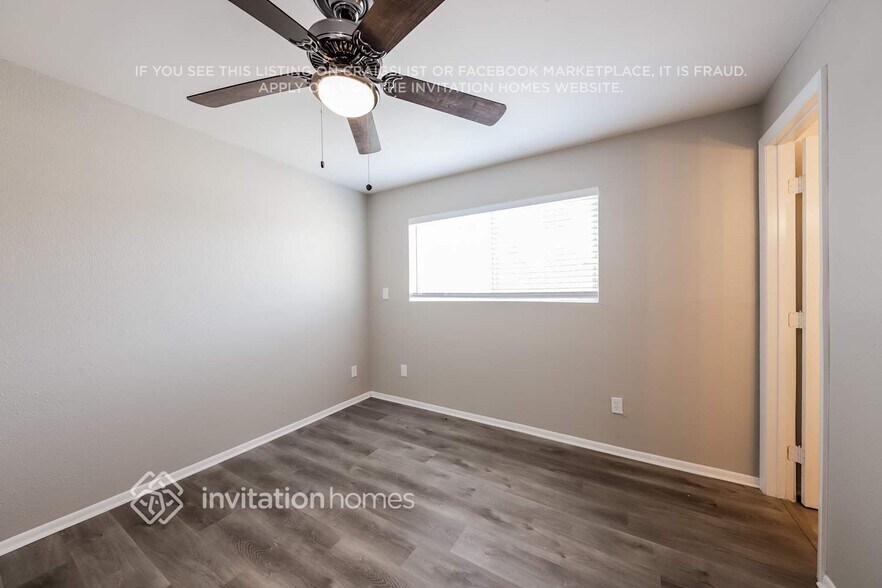 Building Photo - 3807 W Columbine Dr