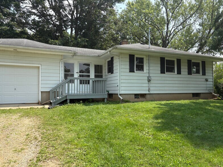 Building Photo - 1502 Steensland Dr