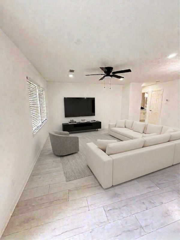 Building Photo - 10402 Hinds St