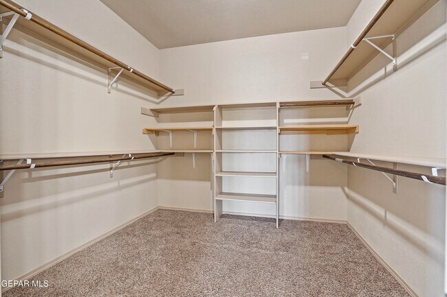 Building Photo - 3143 Hidden Creek Dr