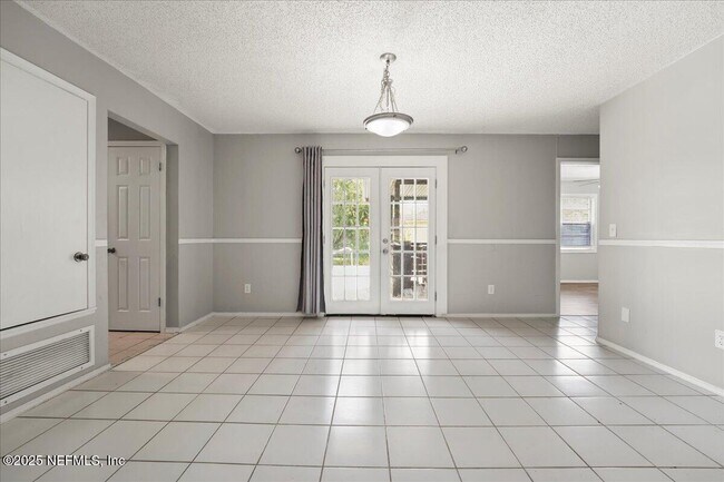 Building Photo - 1701 Donna Dr
