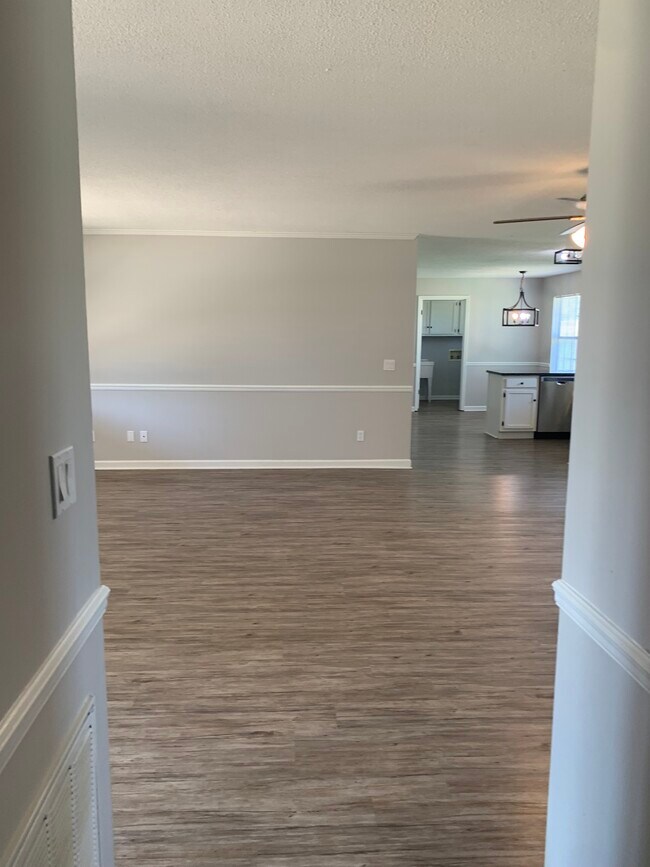 Building Photo - 1433 Garden Farm Dr