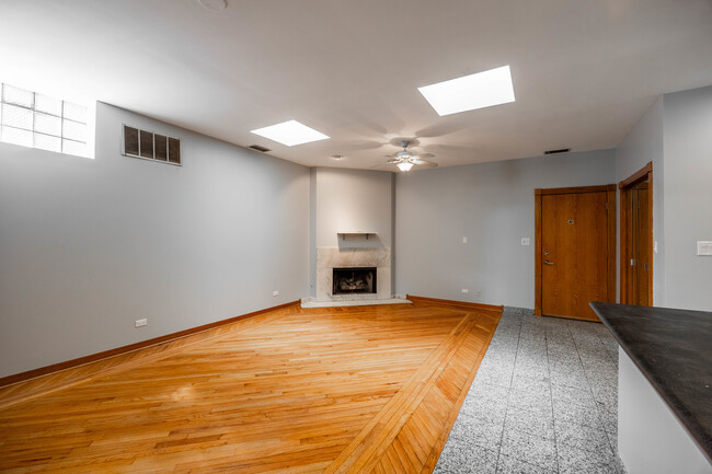 Building Photo - 3205 N Leavitt St