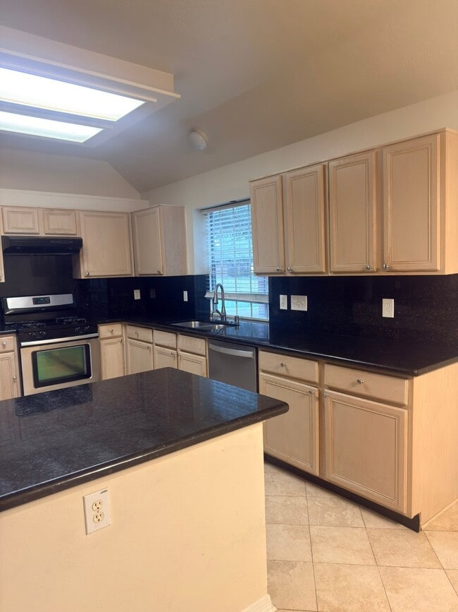 Building Photo - 16147 April Ridge Dr