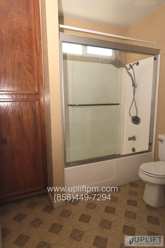 Building Photo - 1 Bed, 1 Bath Condo in Gated Community wit...