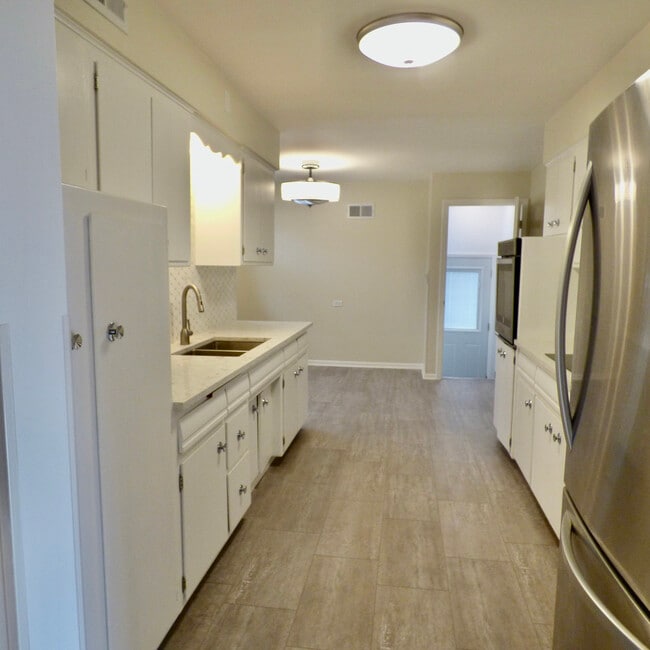 Building Photo - 1332 W Mulloy Dr