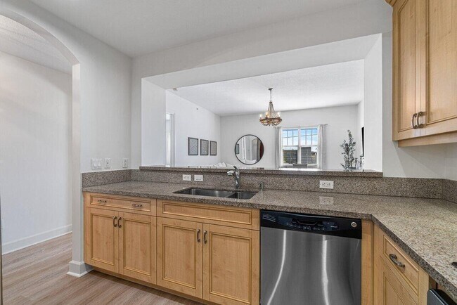 Building Photo - 200 NE 2nd Ave