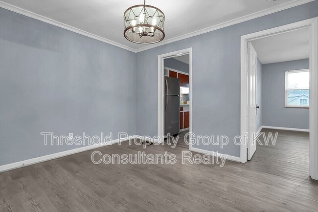 Building Photo - 851 Kenwick Rd