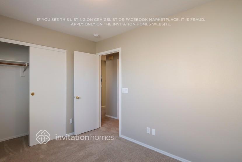 Building Photo - 364 S Bermuda Dr
