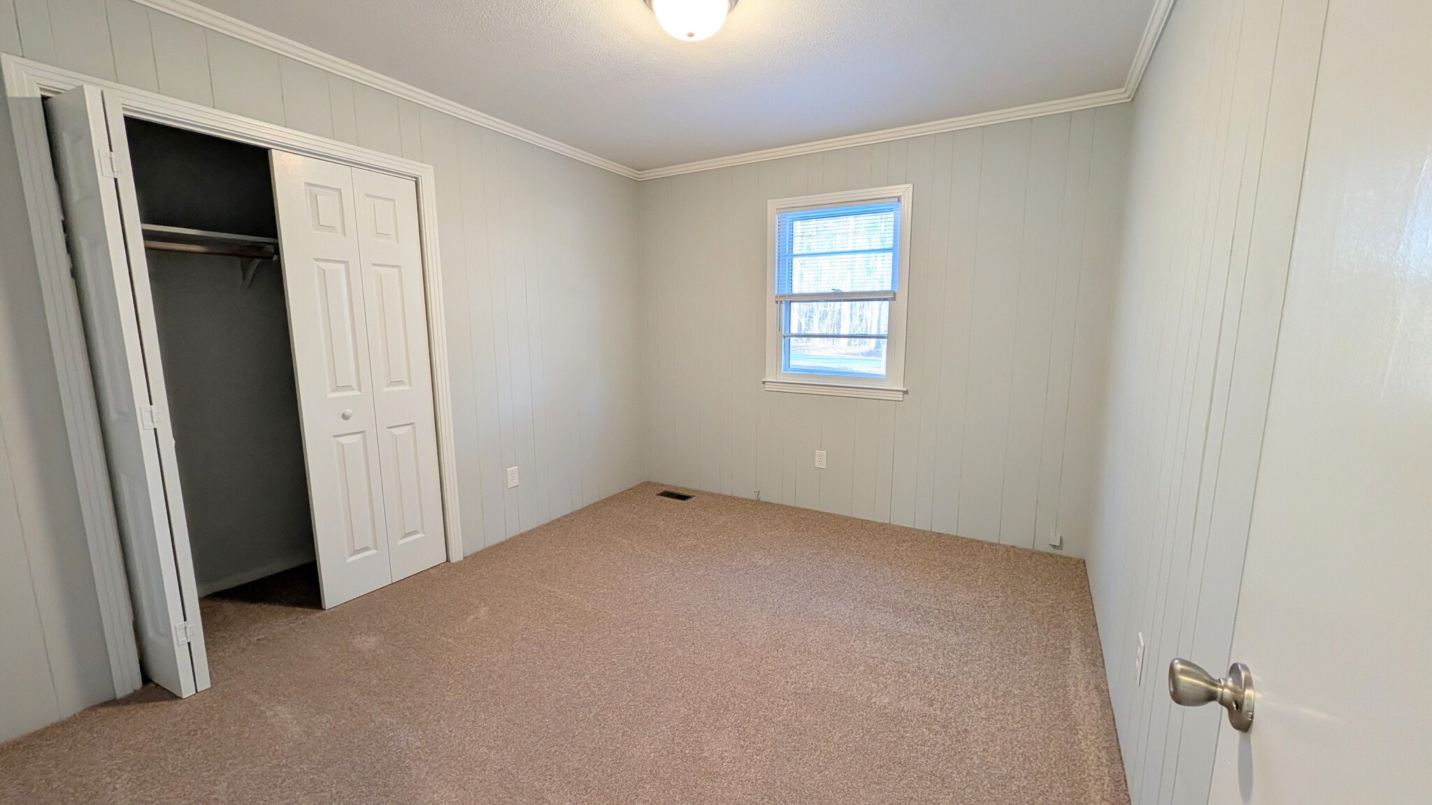 Guest Bedroom 1 - 904 Clearwater Dr