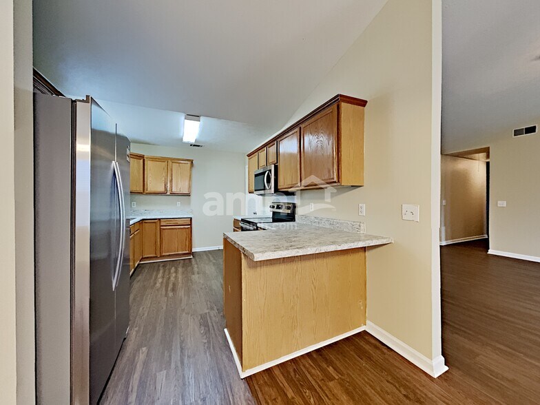 Building Photo - 634 Mable Dr