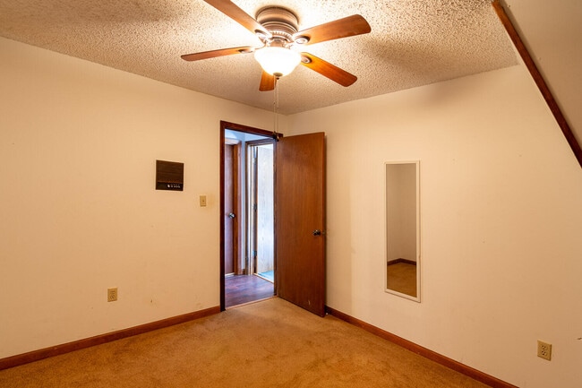 Building Photo - 2865 Old Thomson Rd