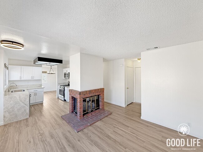 Building Photo - Stylish 4B/2.5BA Home in Moreno Valley with Attached Garage and Upgraded Interiors