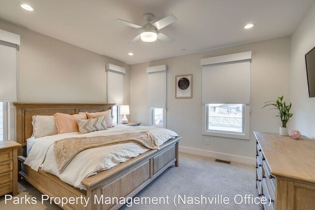 Building Photo - 3 br, 5 bath House - 206 S. 10th Street