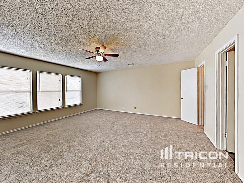 Building Photo - 8015 Chestnut Barr Dr